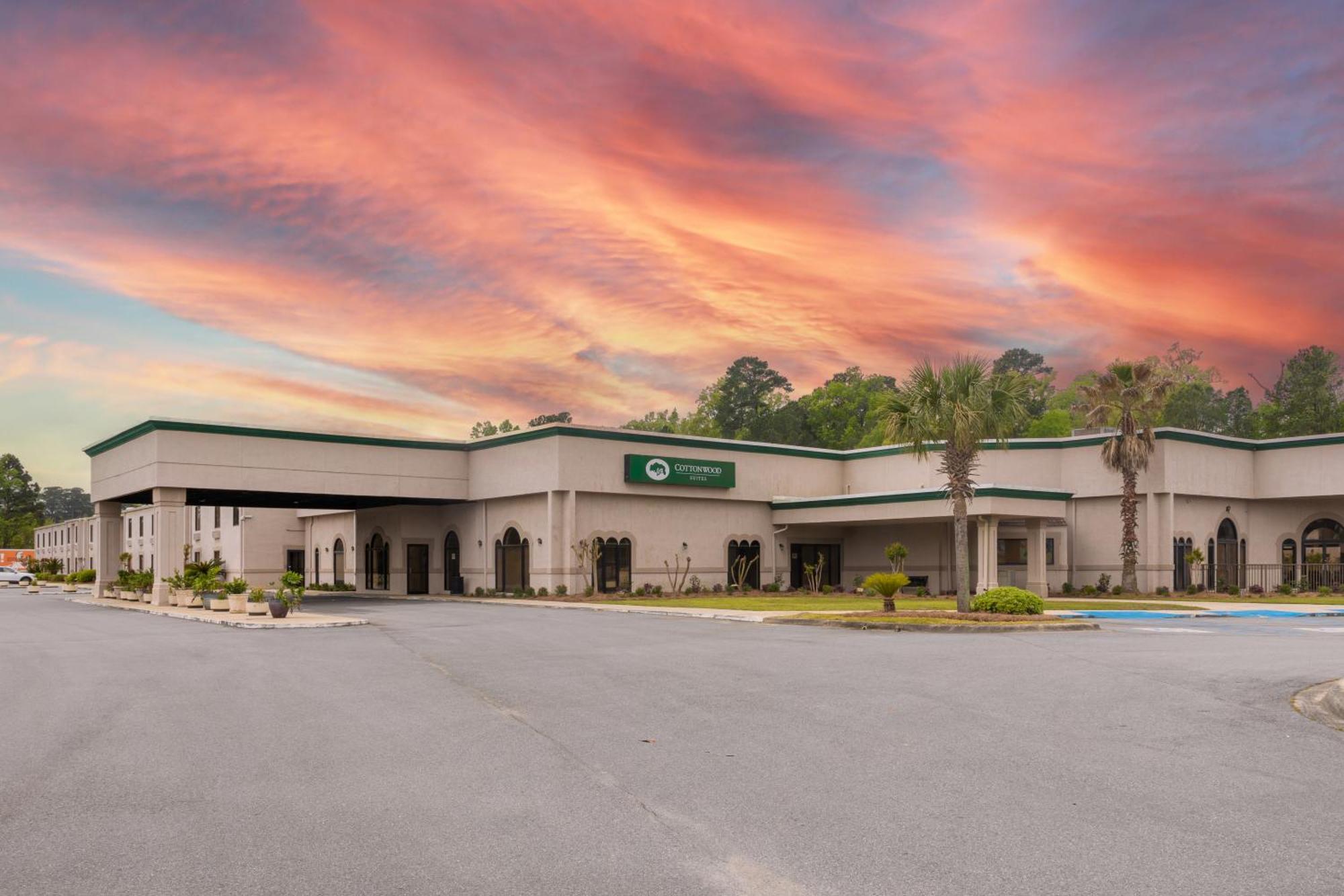 Cottonwood Suites Savannah Hotel&Conference Center Pooler Esterno foto